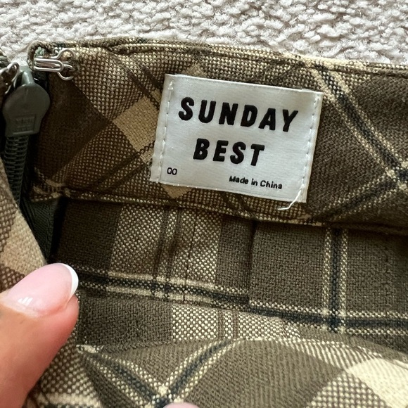 Aritzia Sunday Best Pleated Skirt - Picture 2 of 3